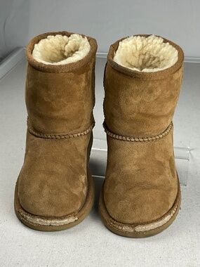 UGG Australia Classic Short Boots Chestnut Toddler Size 10 Sheepskin 5251T